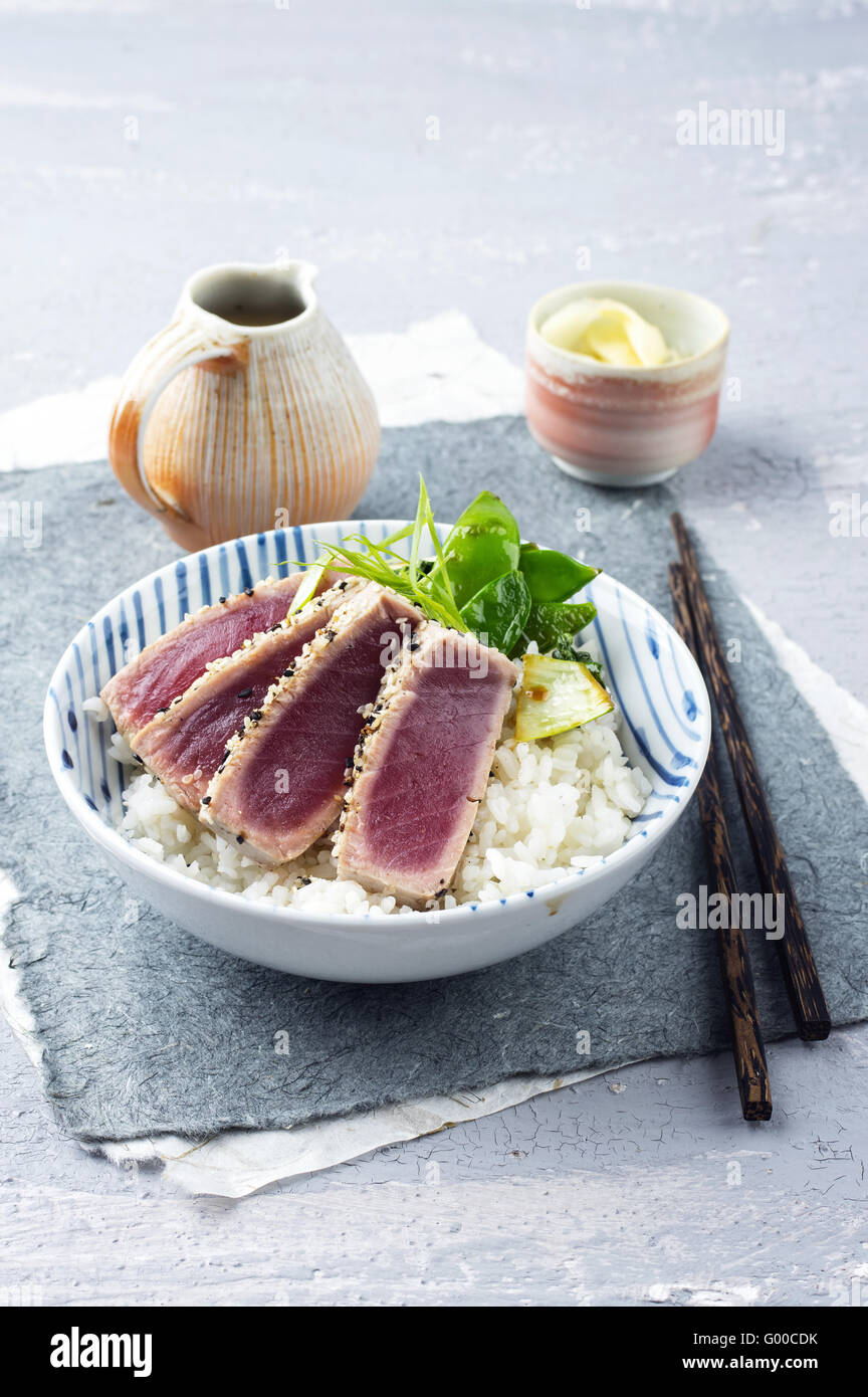 Tuna Tataki with Rice and Vegetable Stock Photo Alamy
