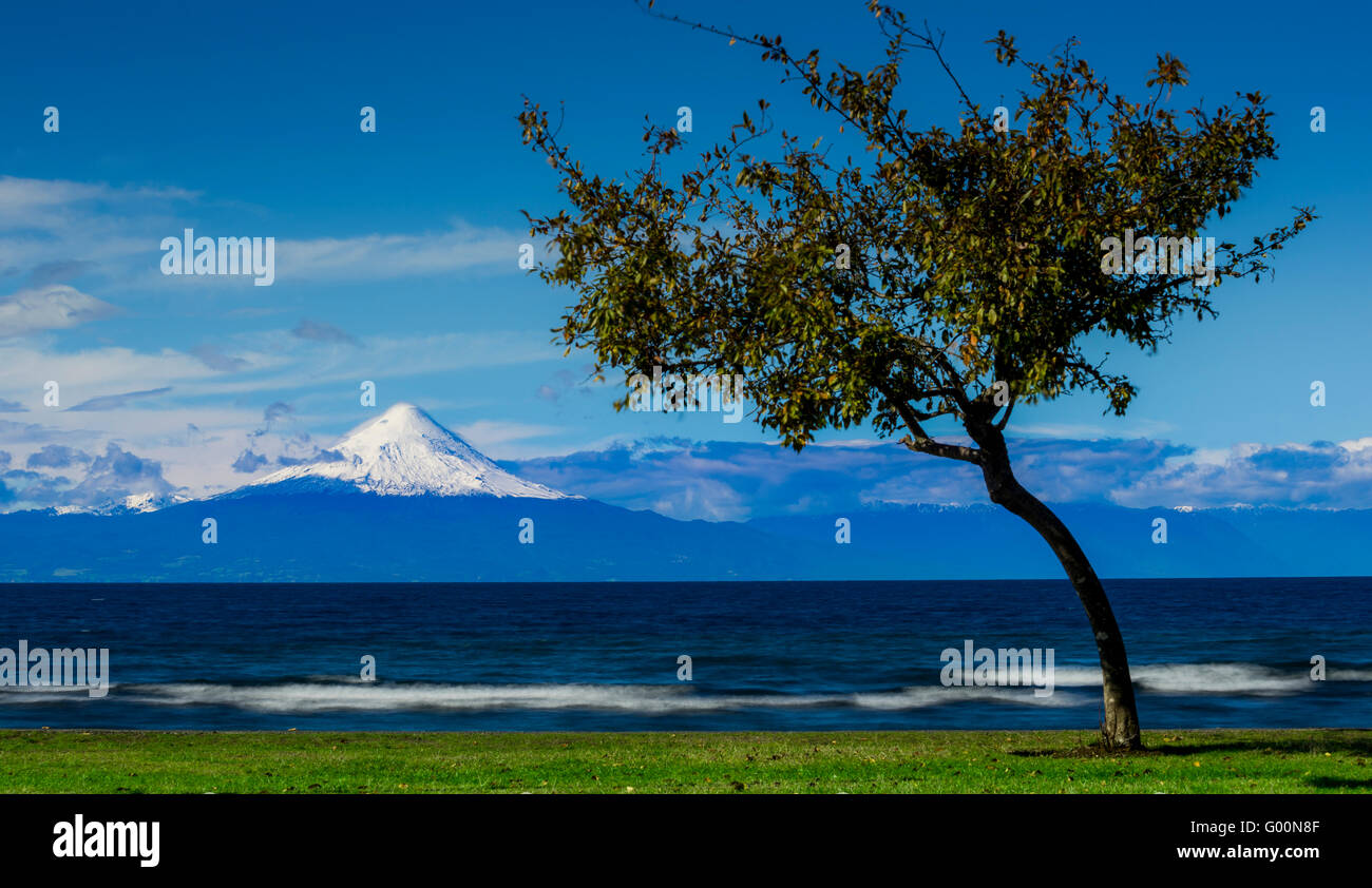 Volcan Osorno desde la ciudad de Frutillar, decima region de los Lagos, Chile. Stock Photo