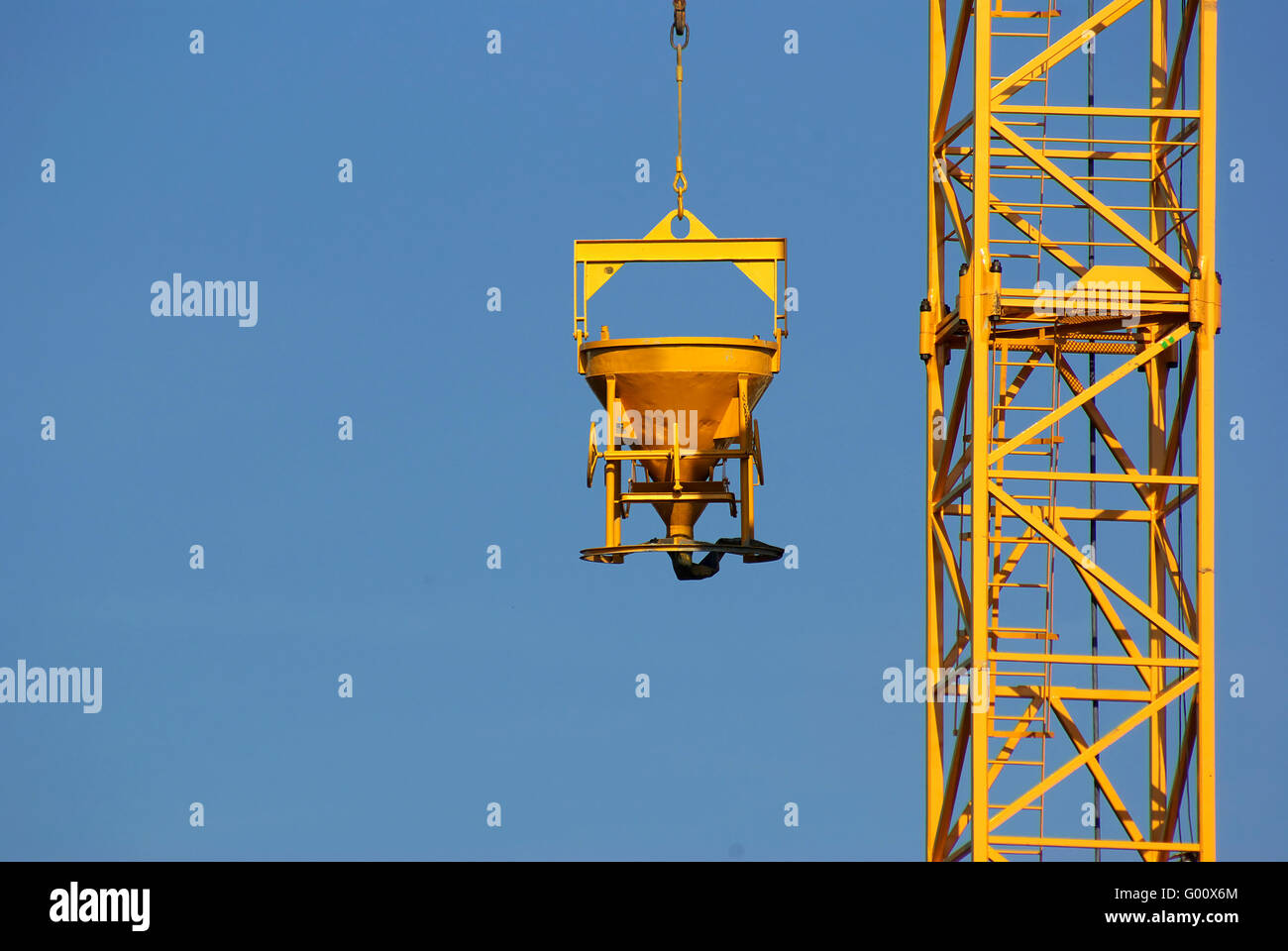 Crane bucket hires stock photography and images Alamy