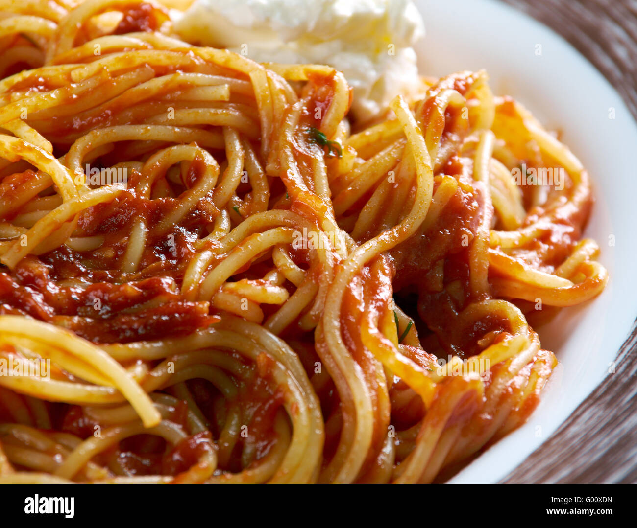 Capellini al Pesto Rosso - capellini pasta Stock Photo - Alamy