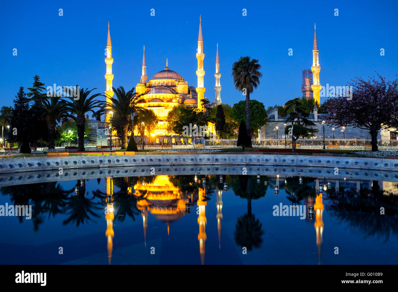 Sultanahmet Mosque (Blue Mosque) with reflection shot at night Stock ...