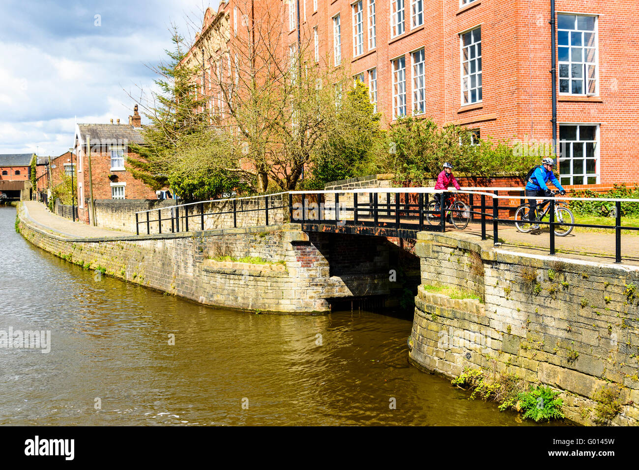 Leeds manchester canal hi-res stock photography and images - Alamy