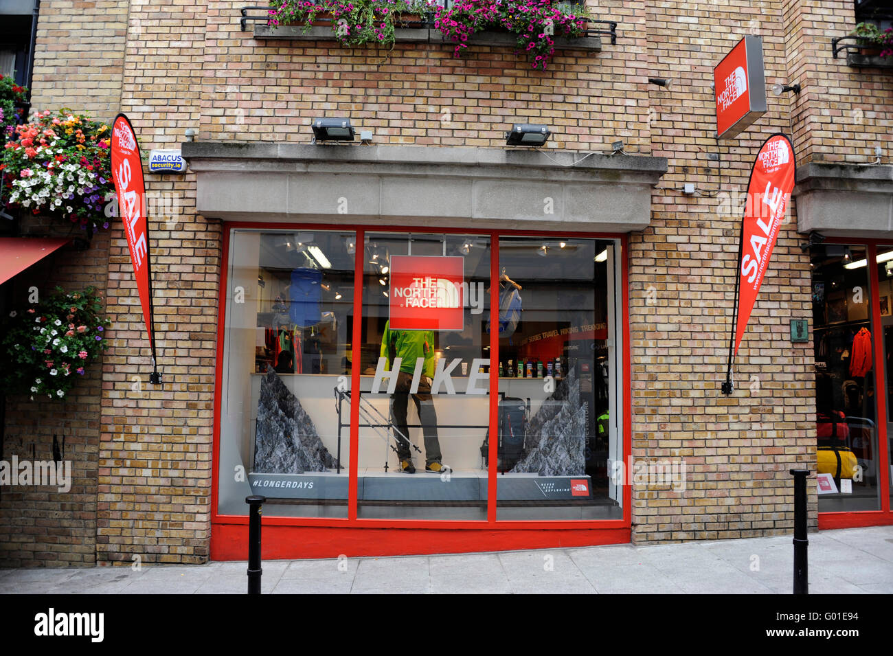 The north face shop hi-res stock photography and images - Alamy