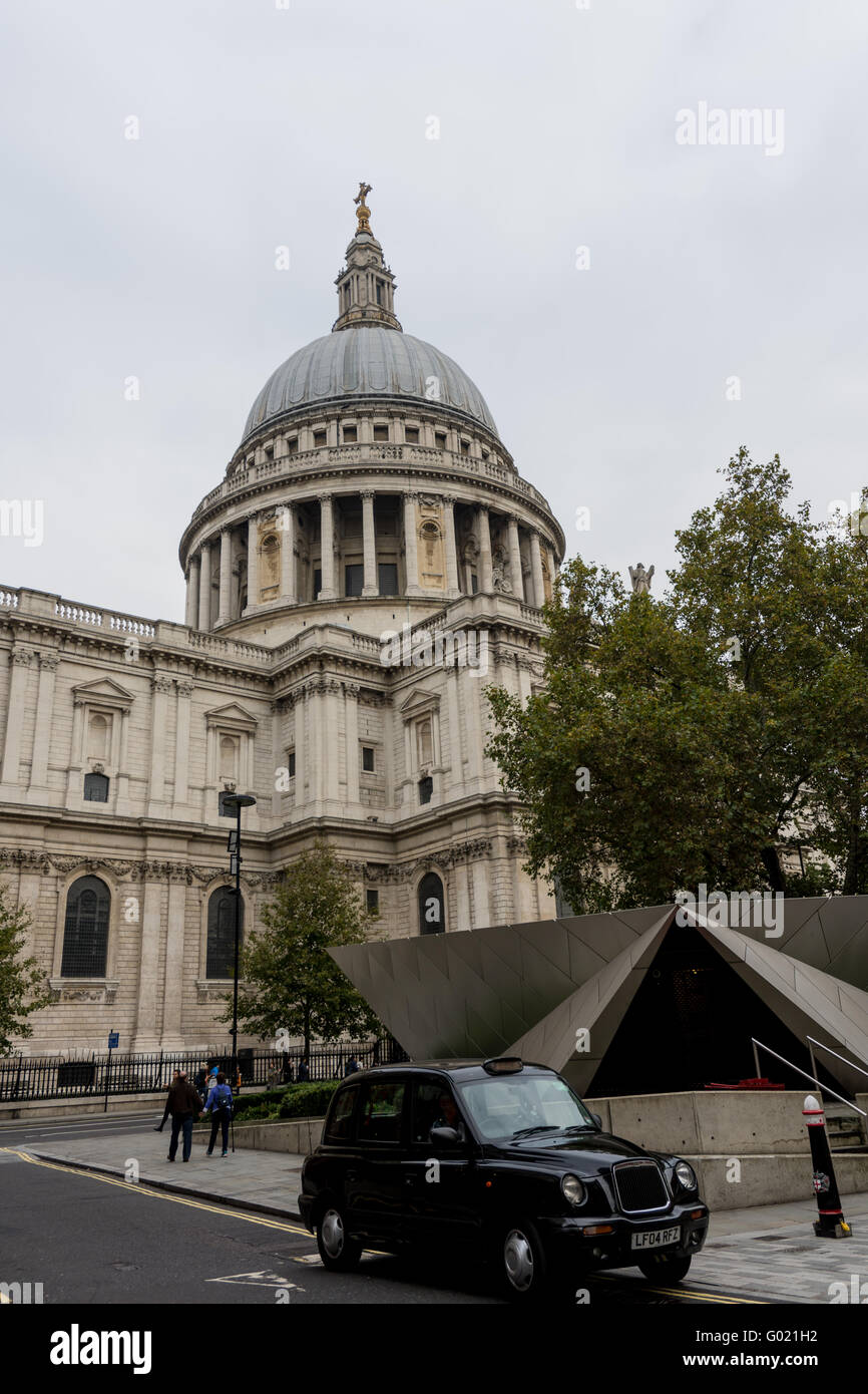 Side view of St Paul's Cathedral, London from Godliman Street with iconic London black cab in foreground Stock Photo