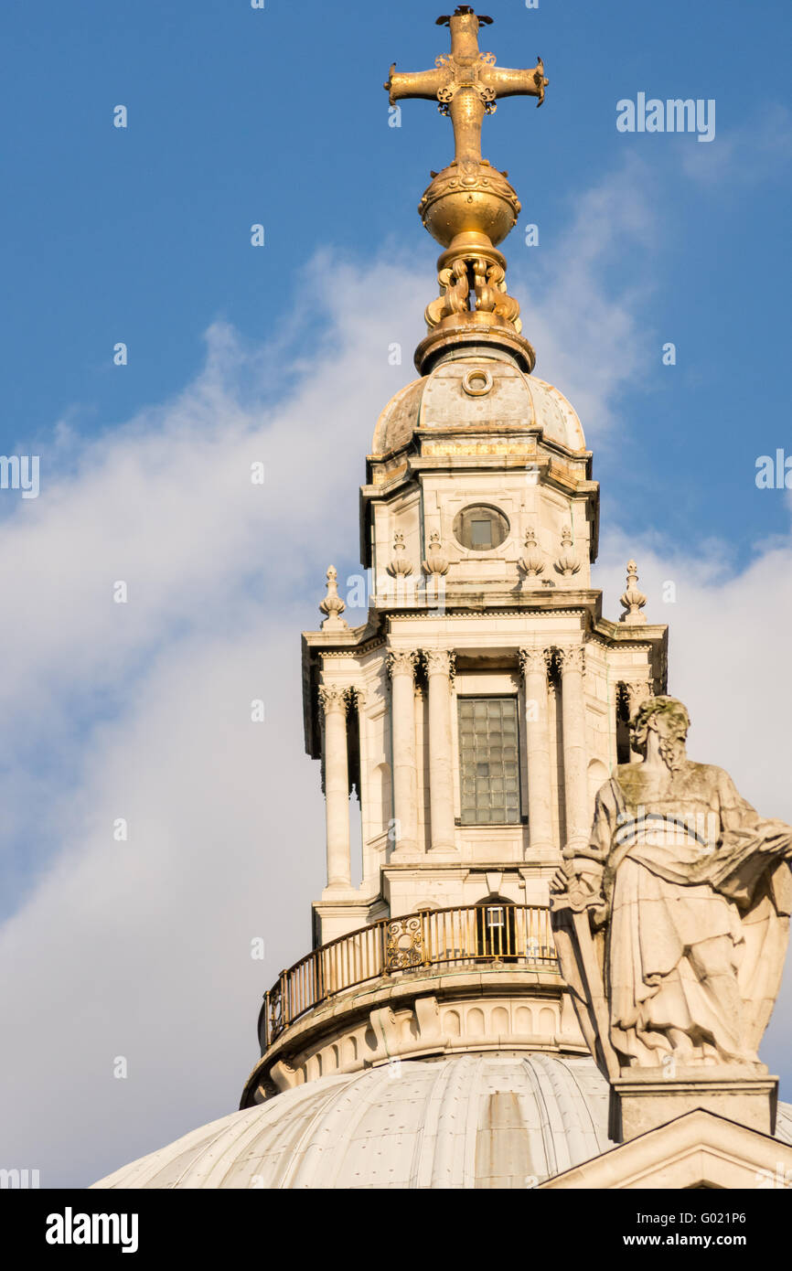 The main dome of St Paul's Cathedral, London, England with the Ball & Lantern & statue of Saint Paul Stock Photo