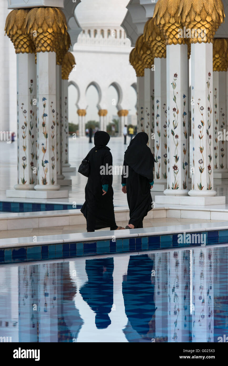 Women entering the Sheikh Zayed Grand Mosque in Abu Dhabi, UAE Stock