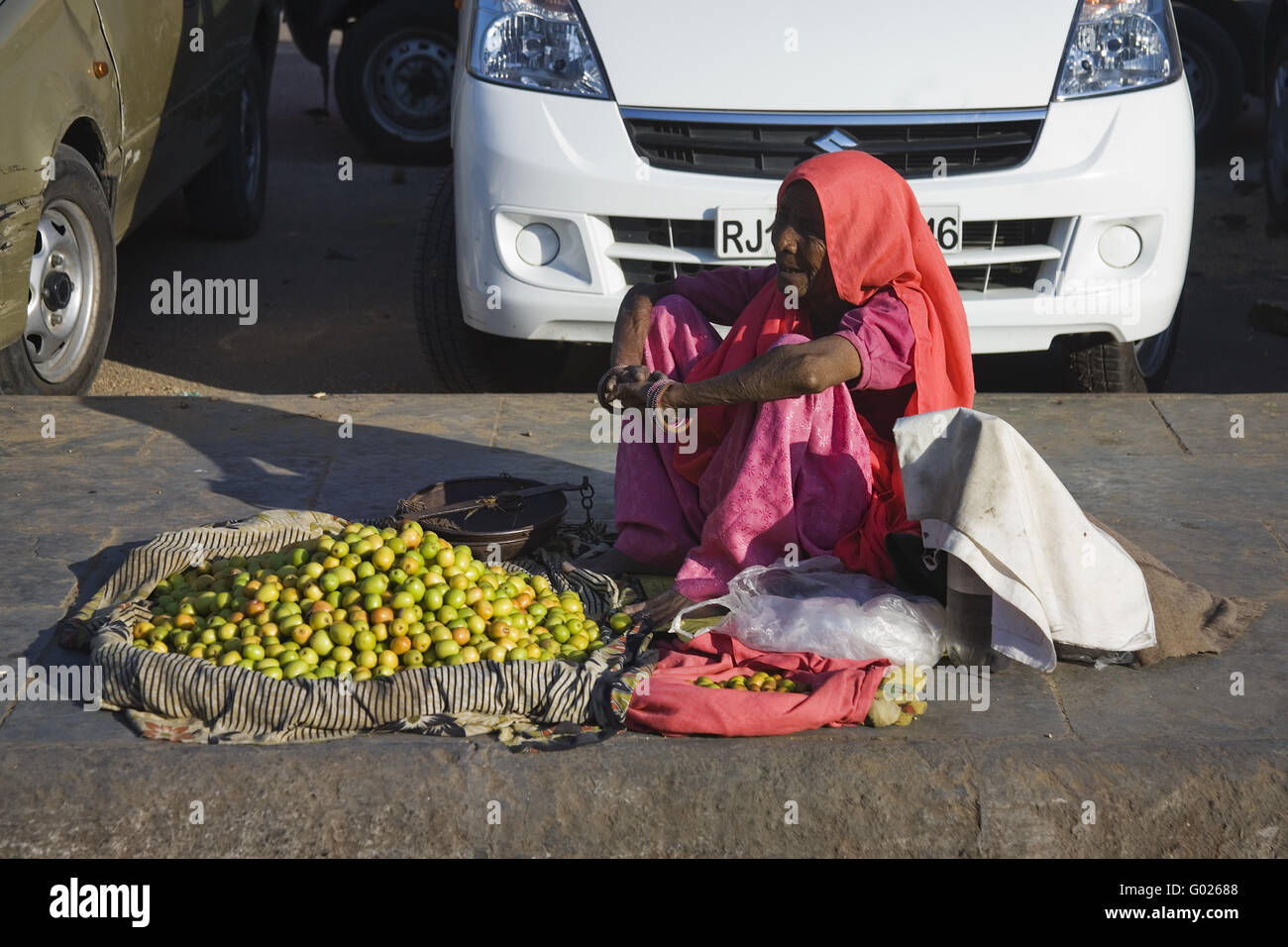 old indian woman sells fruits on a street, North India, India, Asia Stock Photo