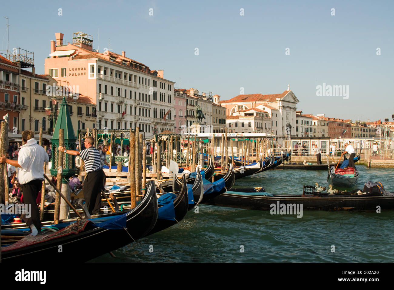 Venice pier gondola landing port Stock Photo - Alamy