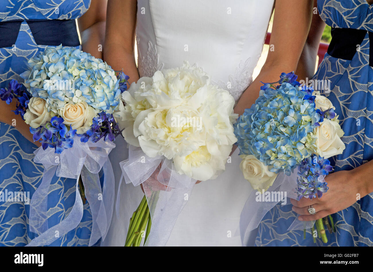 Bride and Two Bridesmaids Holding Bouquets Stock Photo - Alamy