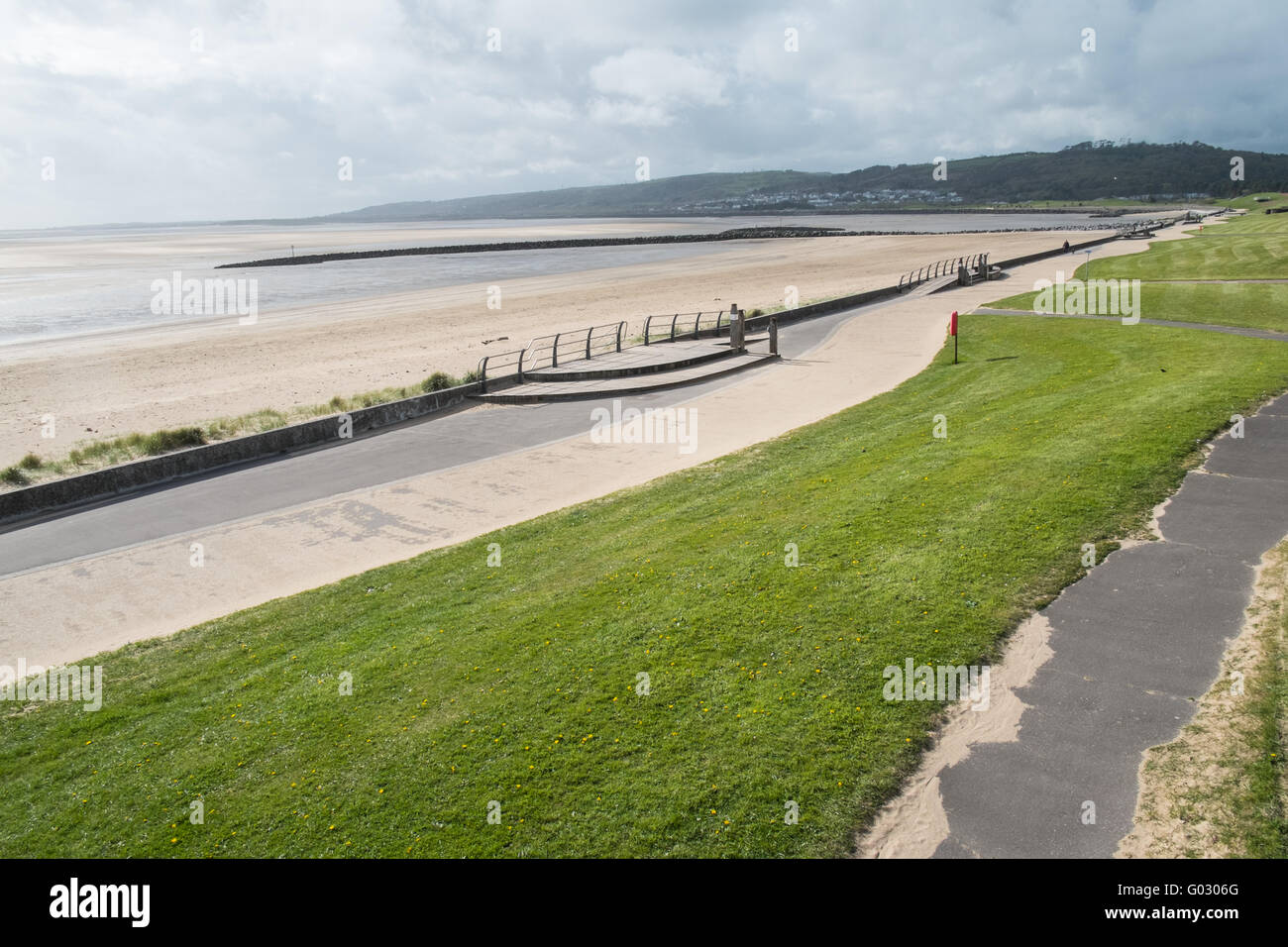 At llanelli beach front hires stock photography and images Alamy