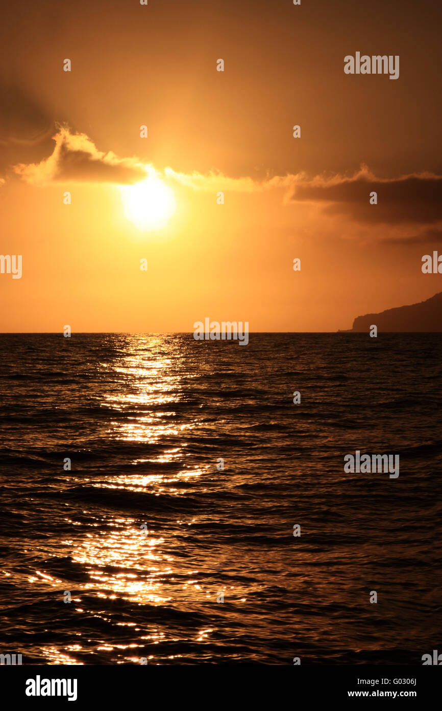 Sunset sky and water hi-res stock photography and images - Alamy