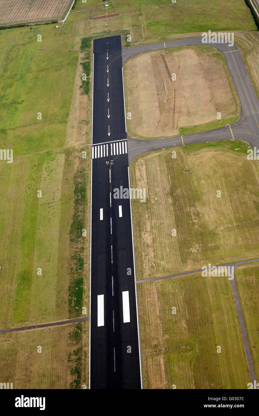 Grass Runway High Resolution Stock Photography and Images Alamy