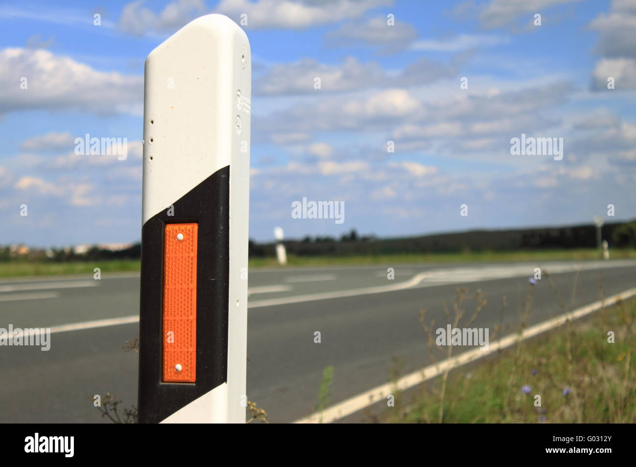 Strassenmarkierung-road marking Stock Photo - Alamy