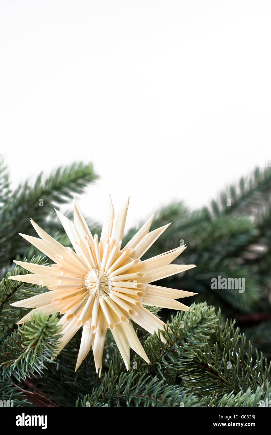 Weihnachtshintergrund mit Strohstern - Christmas background with straw star Stock Photo