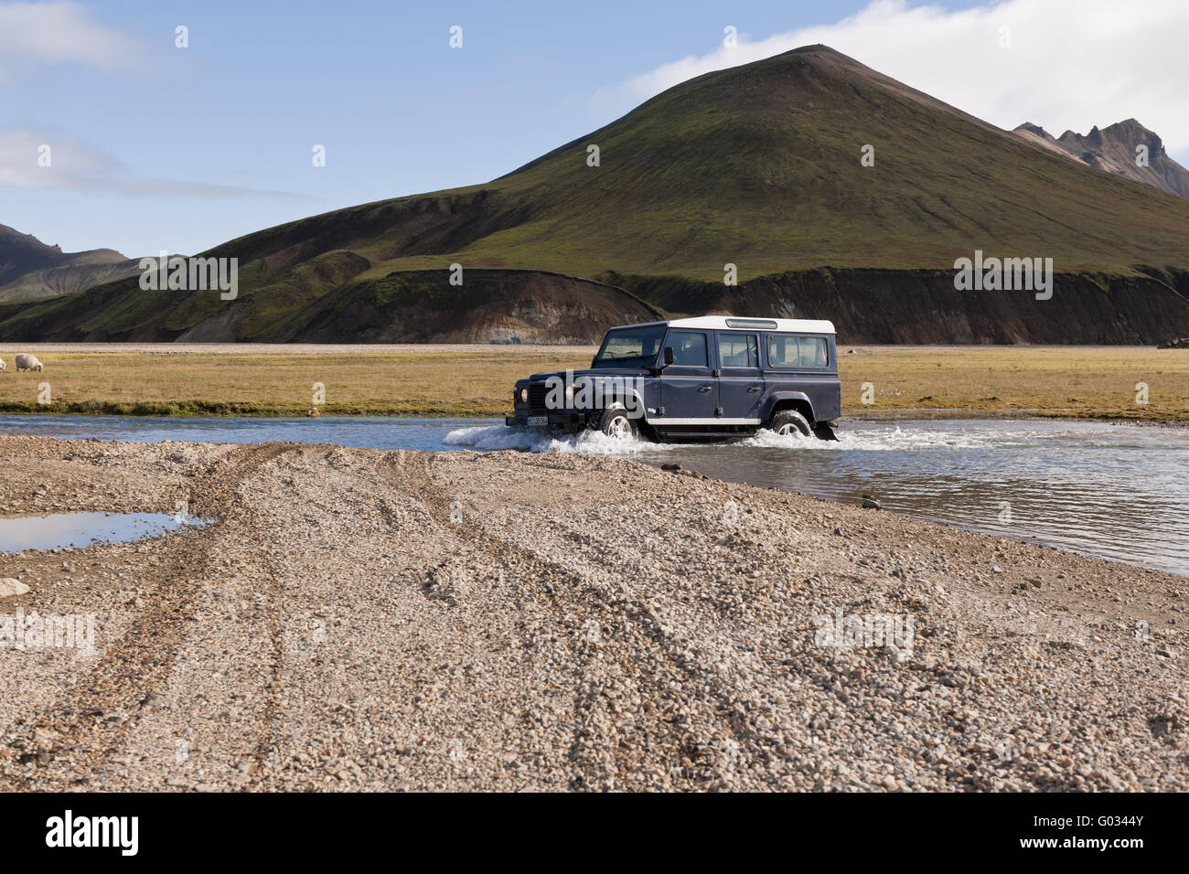 Island, Land Rover crossing a ford Stock Photo Alamy
