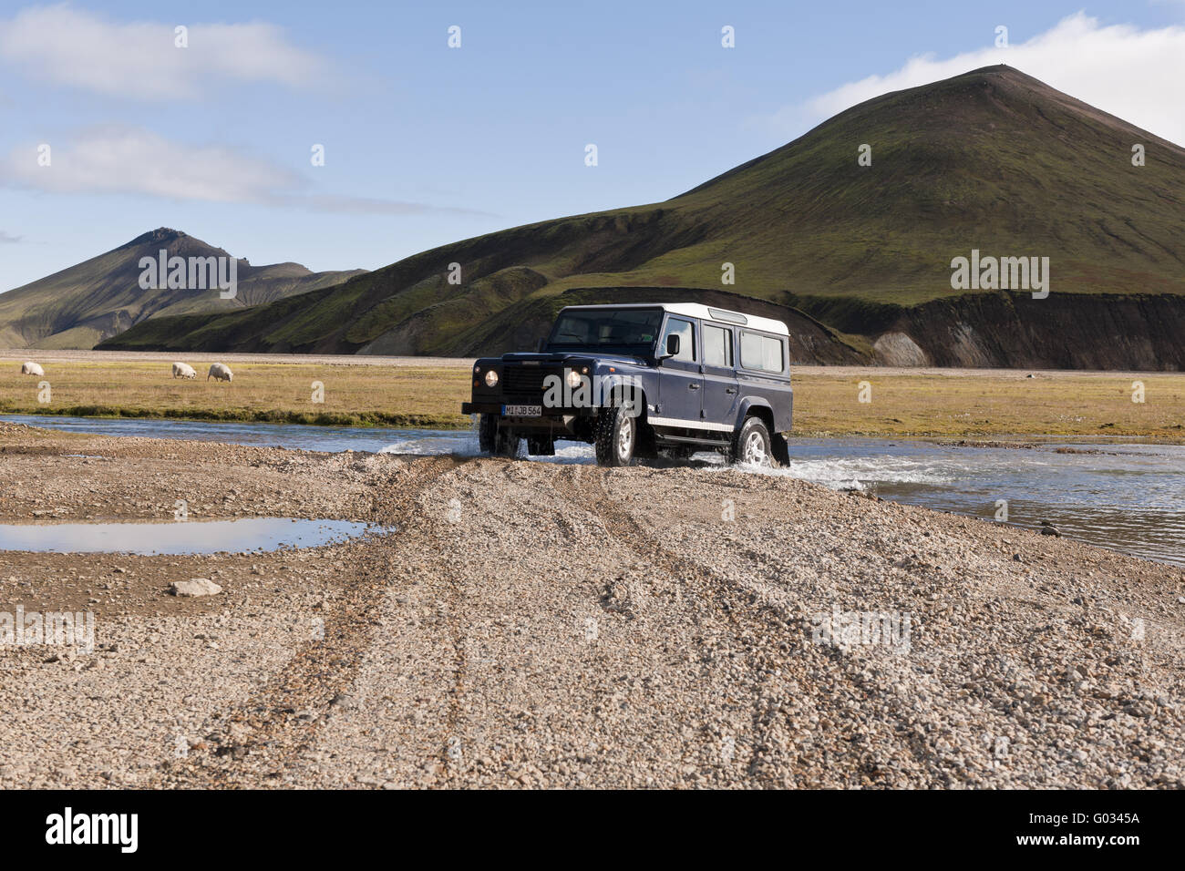 Island, Land Rover crossing a ford Stock Photo Alamy