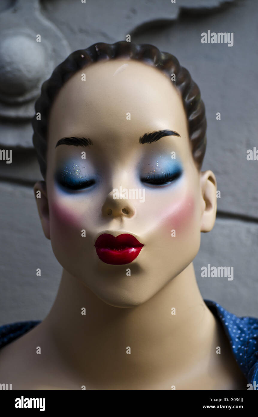 Kissing mannequin hires stock photography and images Alamy