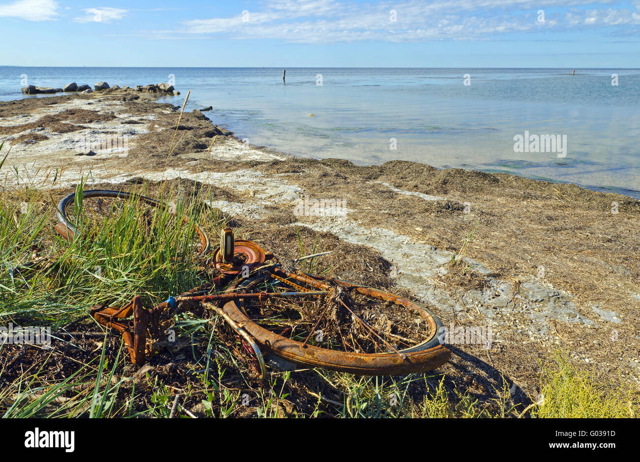 Underwater Rusted Bicycle Rims Bicycle on strand hi-res stock photography and images - Alamy