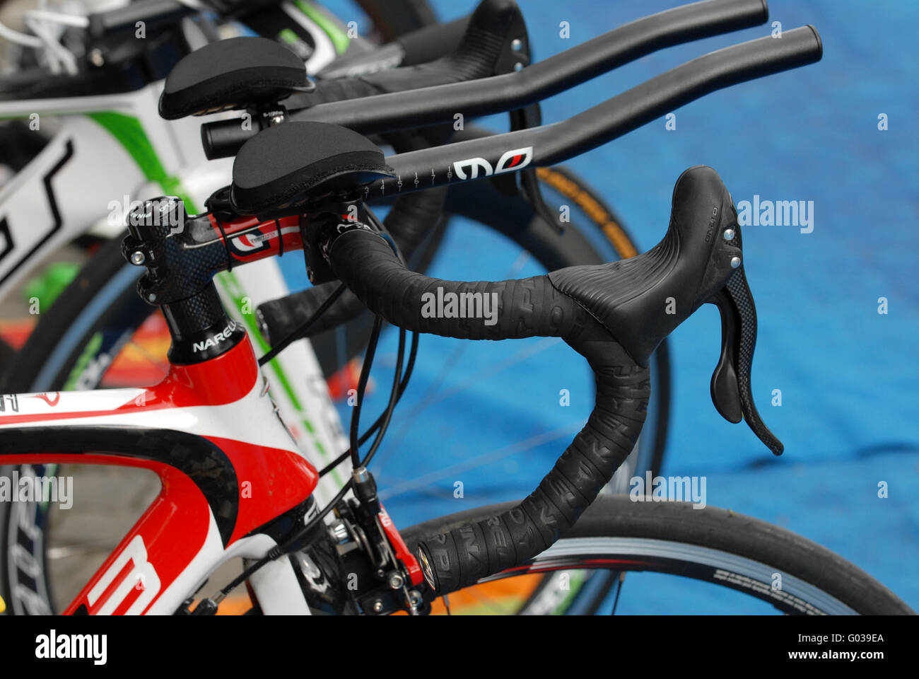 Aero lenker triathlon hi-res stock photography and images - Alamy