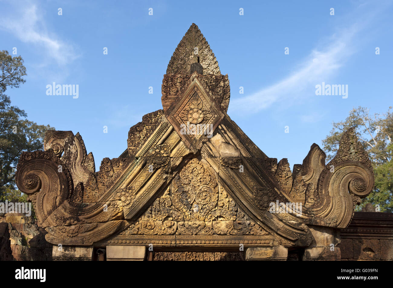 Scaley Temples Gable with stone carvings, Banteay Srei temple Stock Photo - Alamy