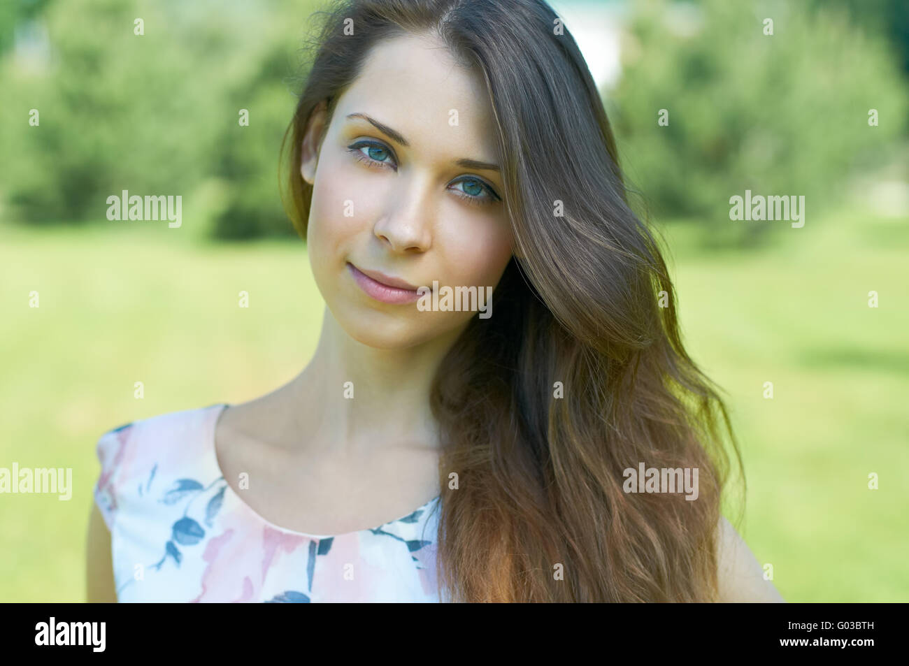 Beautiful young woman smiling Stock Photo - Alamy