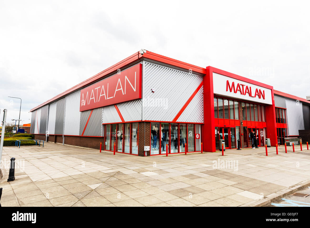 Matalan clothing retailer shop sign name store exterior logo UK England housewares  retail shops stores shopping company Stock Photo