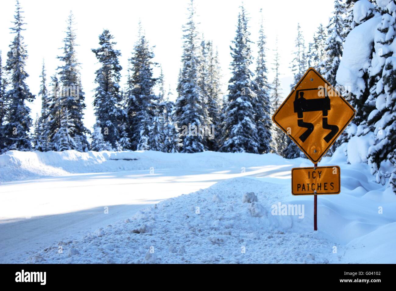 Icy Rocks Sign Sign warning of icy patches Stock Photo - Alamy
