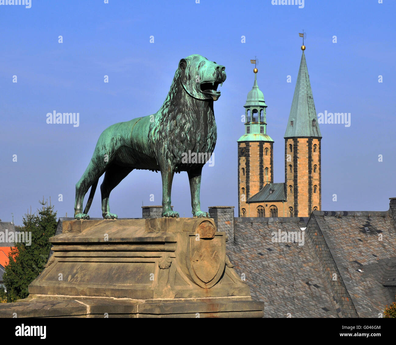 Bronze statue, lion, cathedral church, Imperial Palace of Goslar, Goslar, Lower Saxony, Germany / Kaiserpfalz Goslar Stock Photo