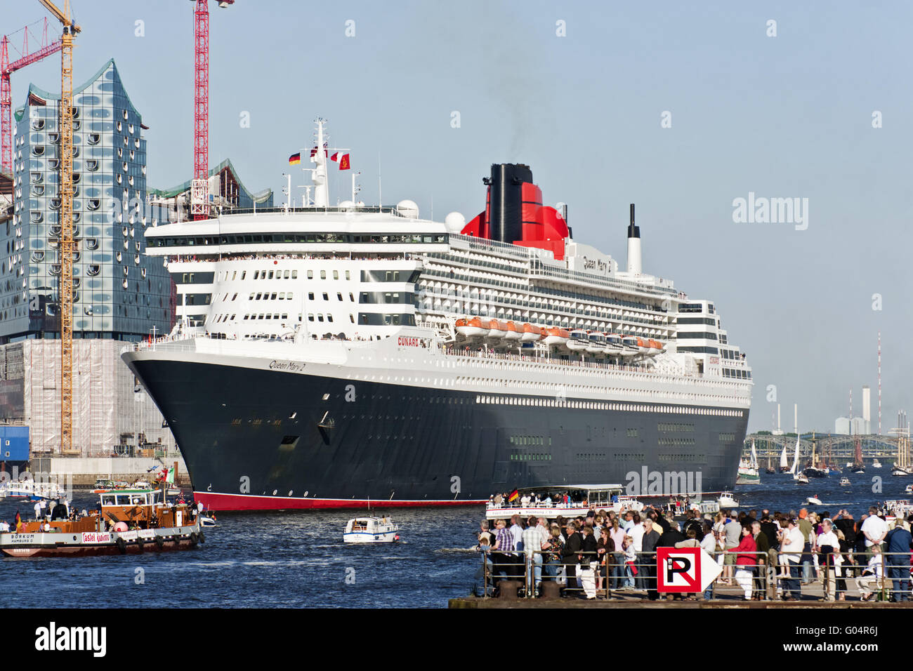 Ocean liner Queen Mary 2 Stock Photo Alamy