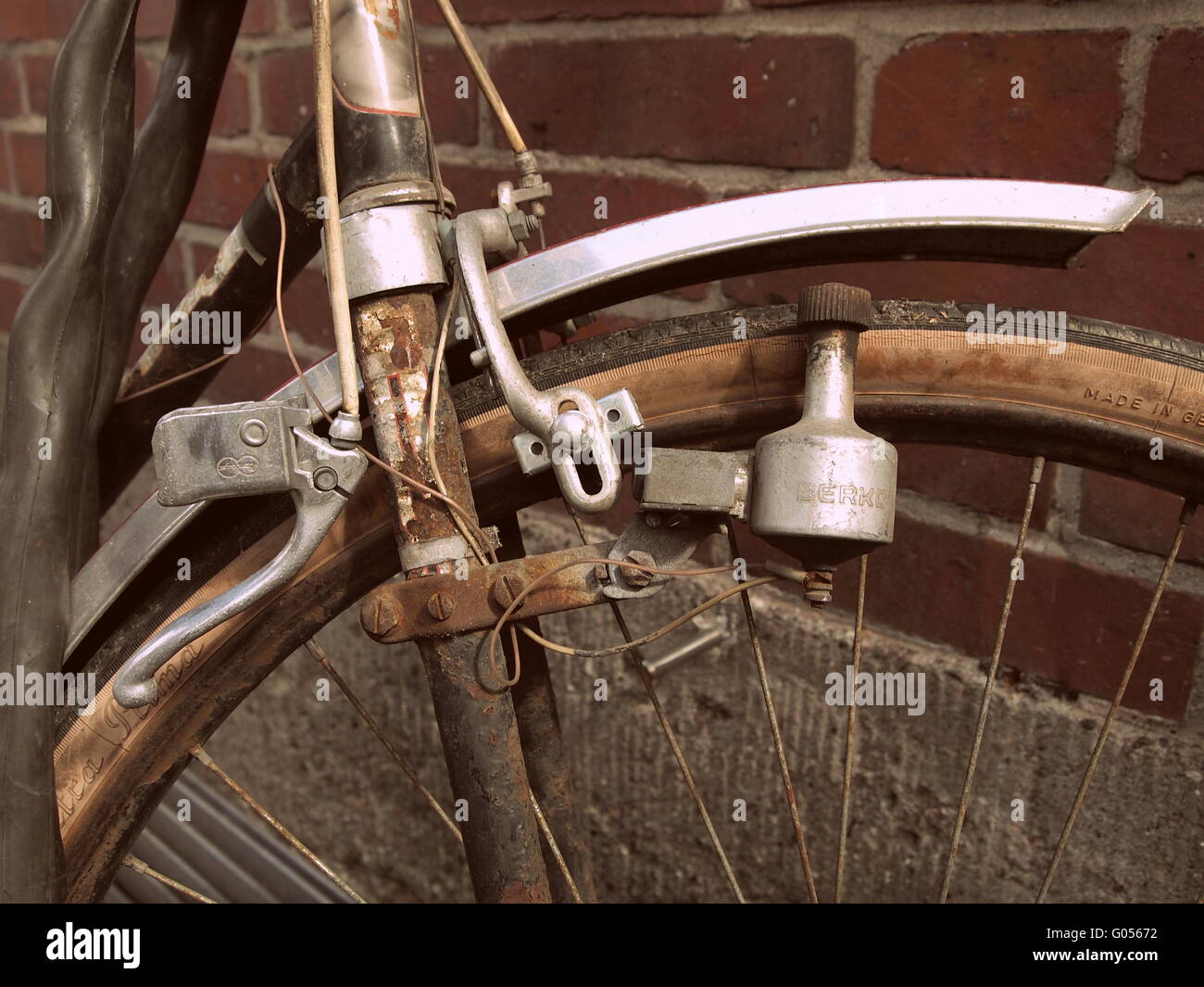 Garde-boue De Dynamo V&W Pour Vélo Ancien Années 40 - Pièce Vintage Cycle
