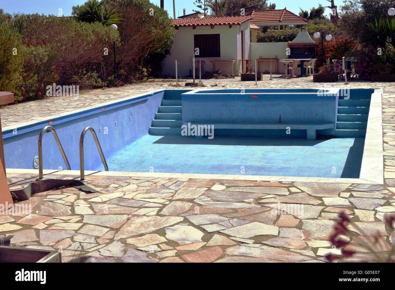 Empty olympic swimming pool hi-res stock photography and images - Alamy