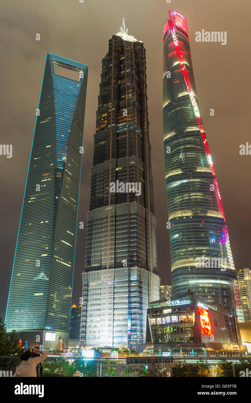 Shanghai night urban skyscraper hi-res stock photography and images - Alamy
