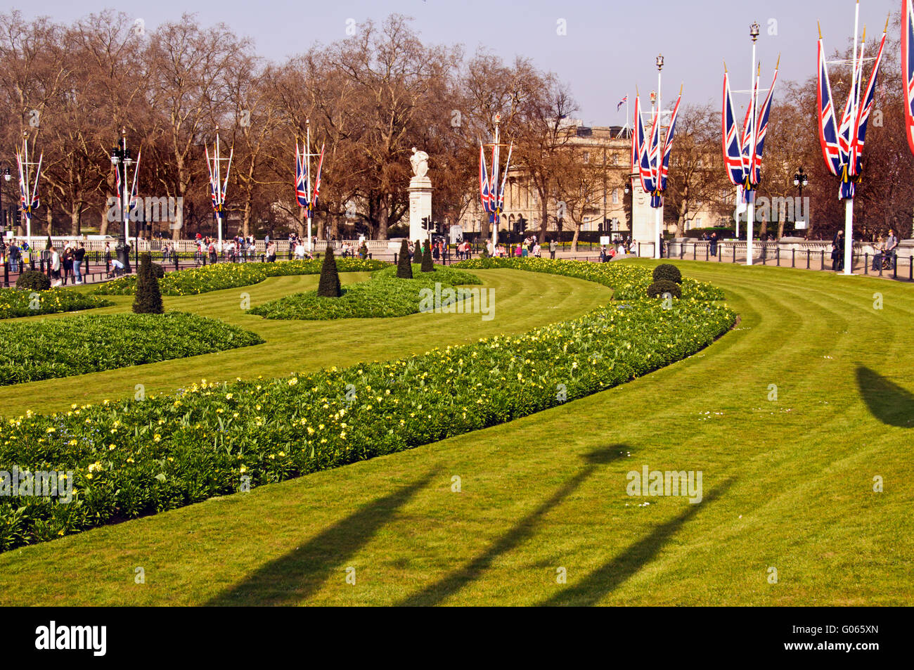 The gardens on the Mall adjacent to Buckingham Palace Stock Photo