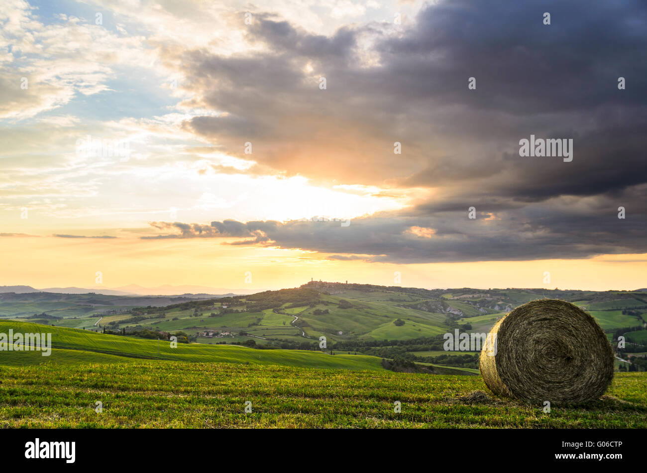Rolling haystack hi-res stock photography and images - Alamy