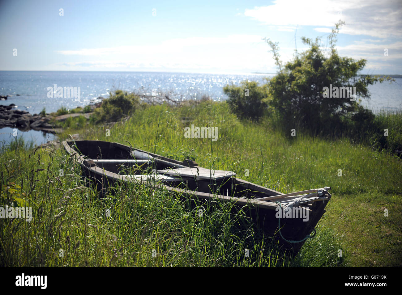 A wooden boat lies on the shore in Sweden, 09 June 2015. Photo: Britta ...