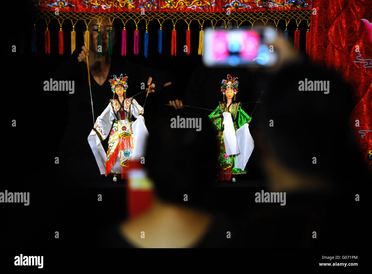 Singapore. 29th Apr, 2016. Visitors watch traditional Chinese puppet ...