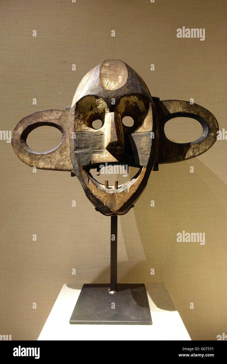 Boa Mask Guangzhou. 29th Apr, 2016. Photo taken on April 29, 2016 shows a man's ...