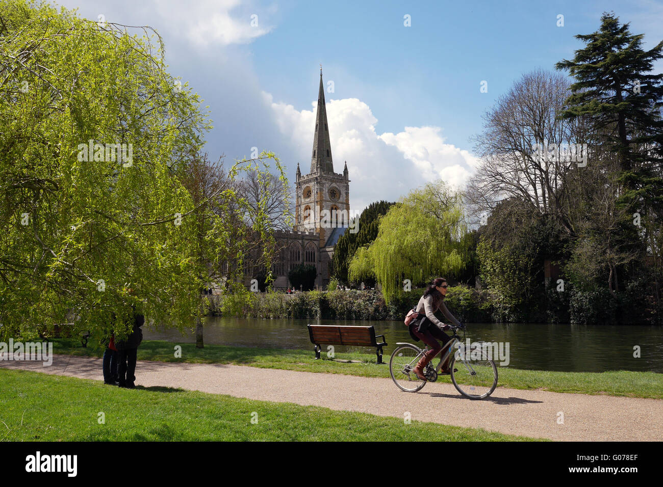 Stratford-upon-Avon, England, UK; 30th April, 2016. A lovely day to be down by the River Avon, with Holy Trinity church in the background. Credit:  Andrew Lockie/Alamy Live News Stock Photo