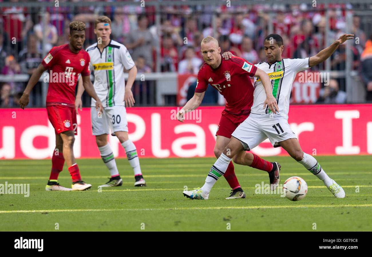 Munich, Germany. 30th Apr, 2016. Munich's Sebastian Rode (l) and ...