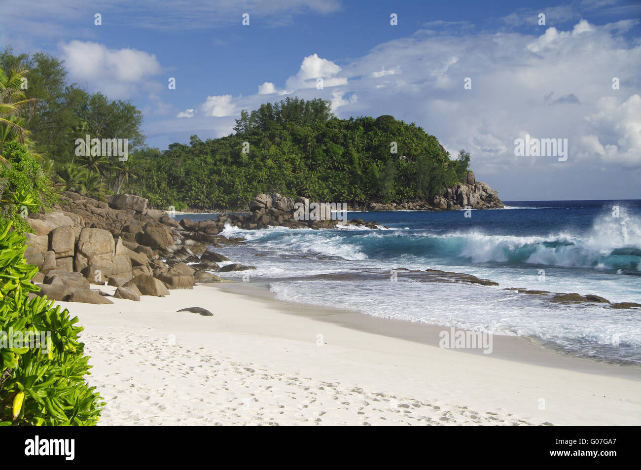Rough swell at Anse Bazarca, Seychelles Stock Photo