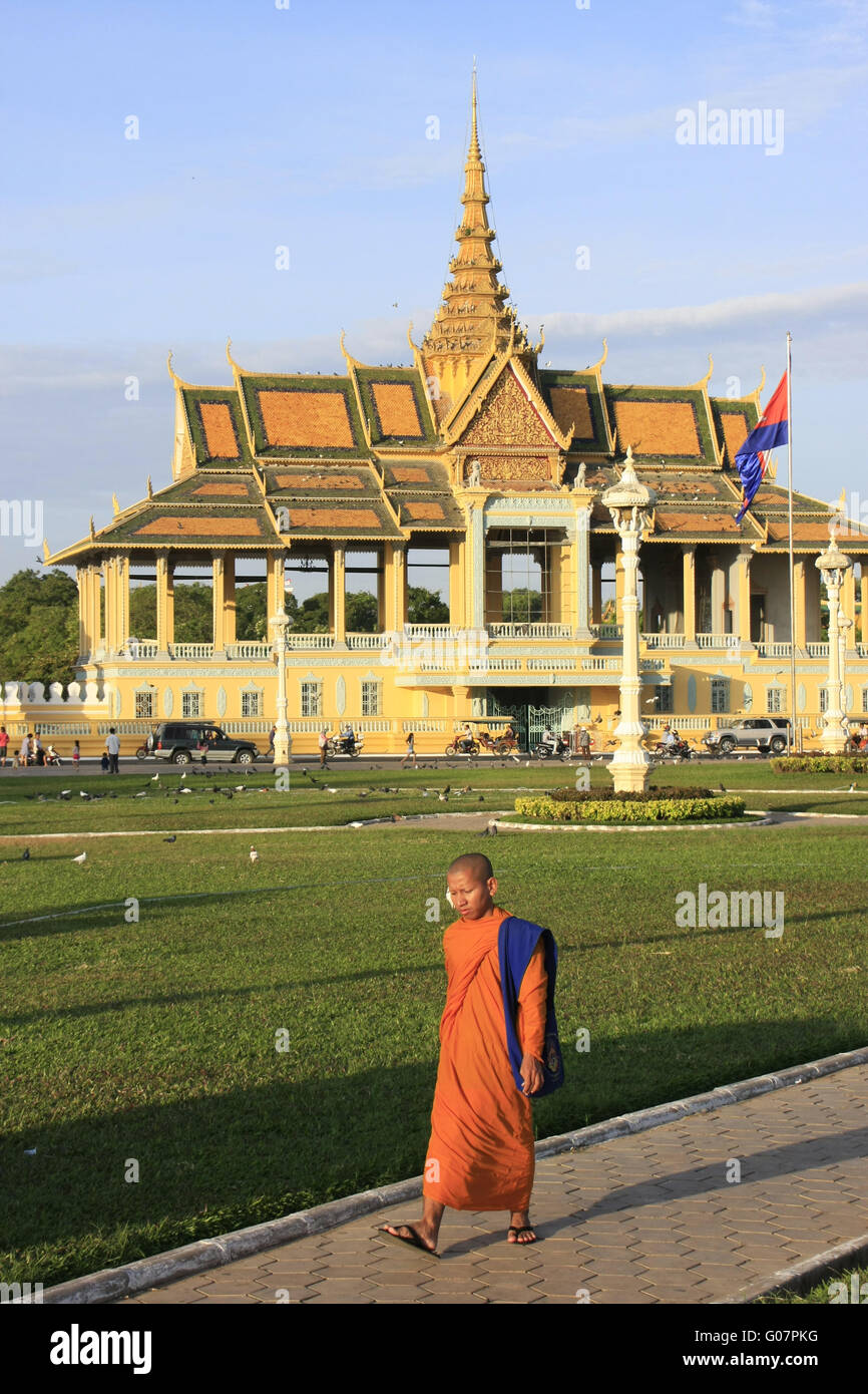 Buddhist monk walking in front of Moonlight Pavili Stock Photo