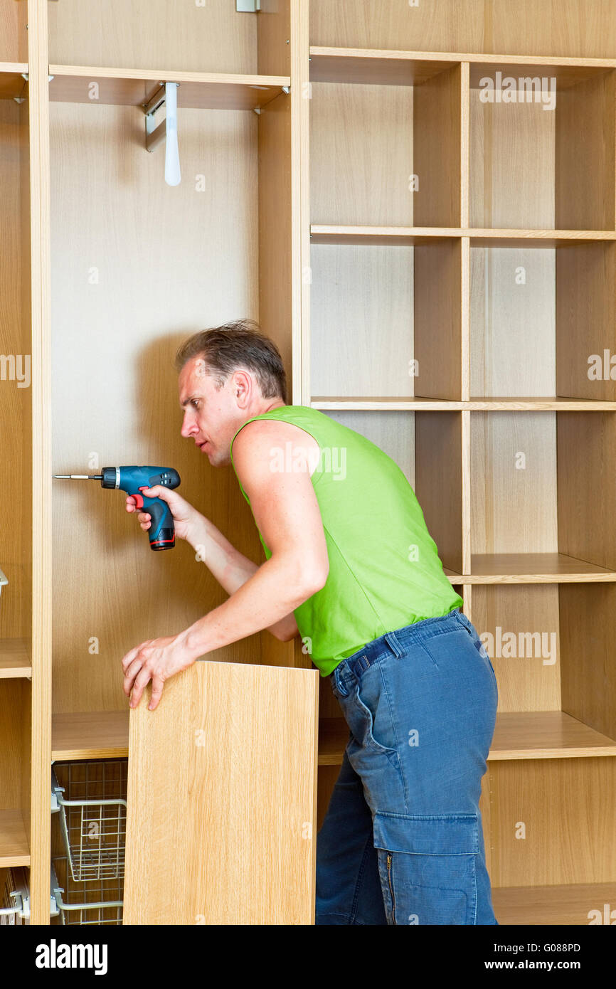 любимое занятие. столярный мастер класс. столяр. человек занимающийся мебелью. человек занимающийся мебелью.