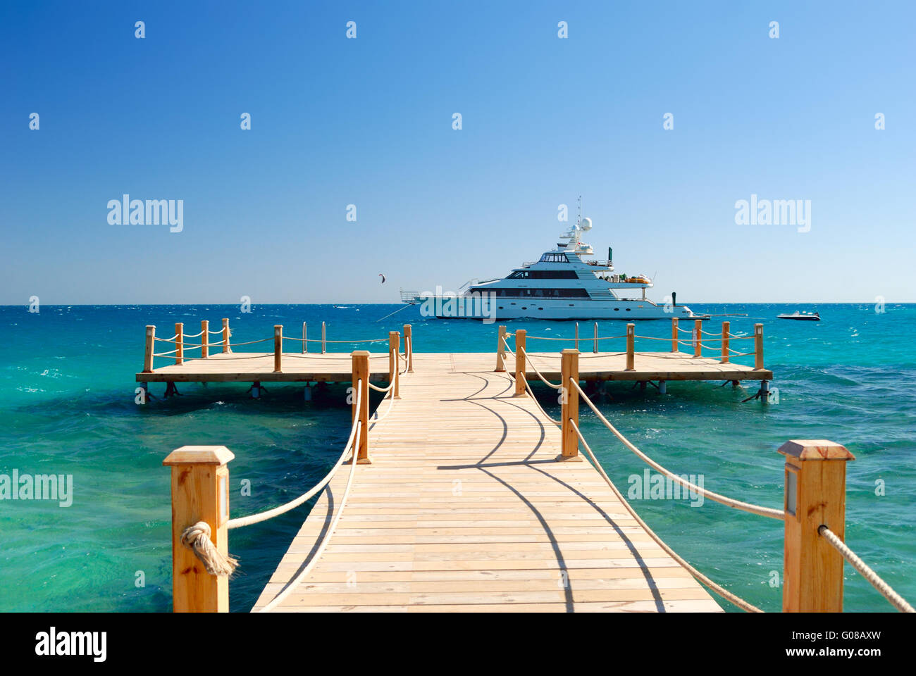 Private pier boat dock hi-res stock photography and images - Alamy