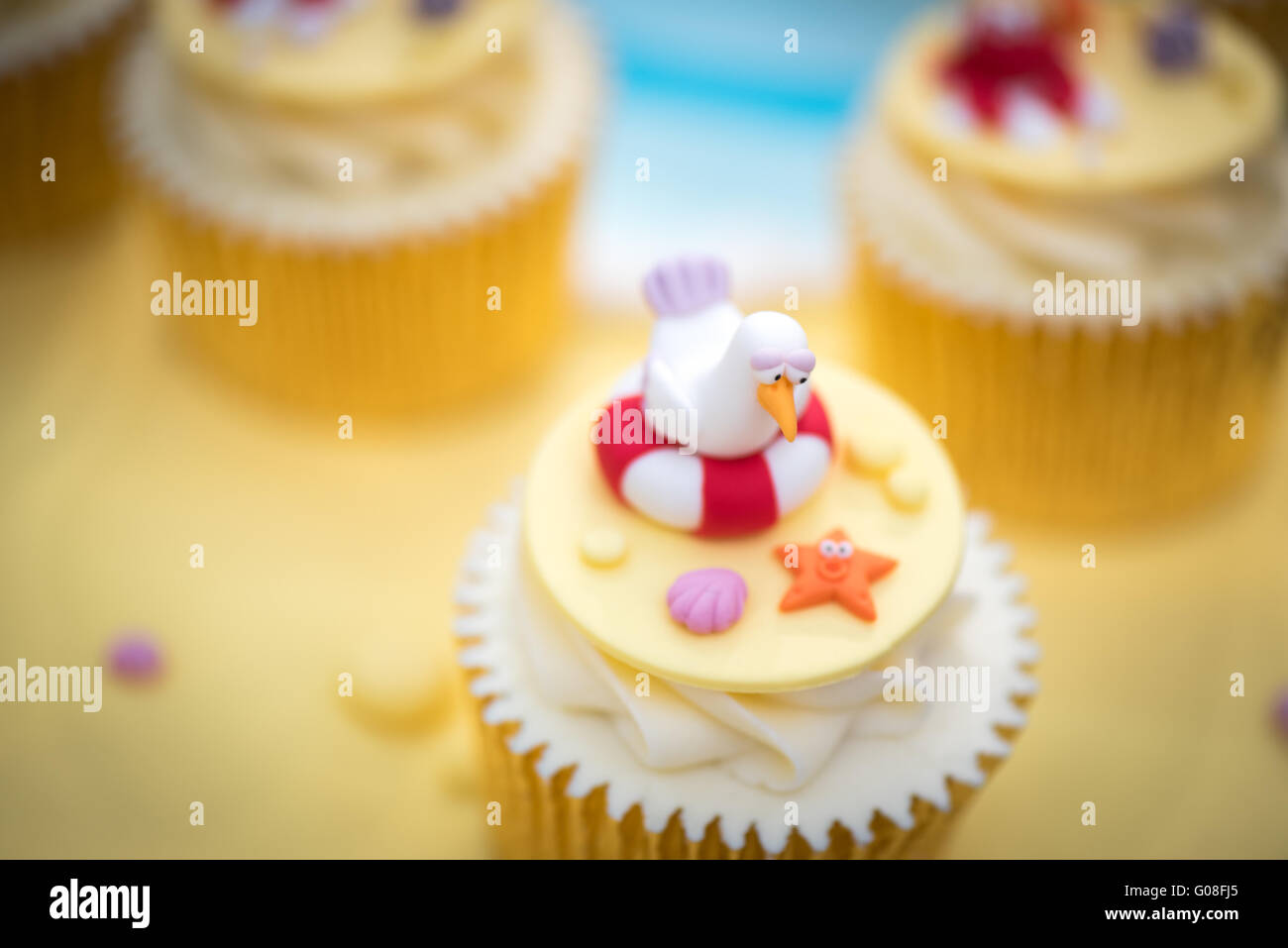 Summer seaside seagull starfish shell cupcake at Cake International – The Sugarcraft, Cake Decorating and Baking Show in London Stock Photo