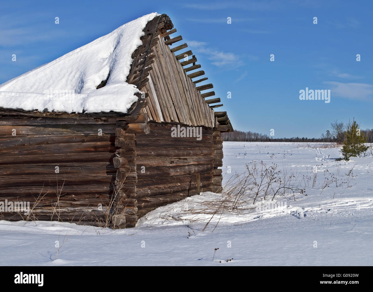 Sagging barn roof hi-res stock photography and images - Alamy