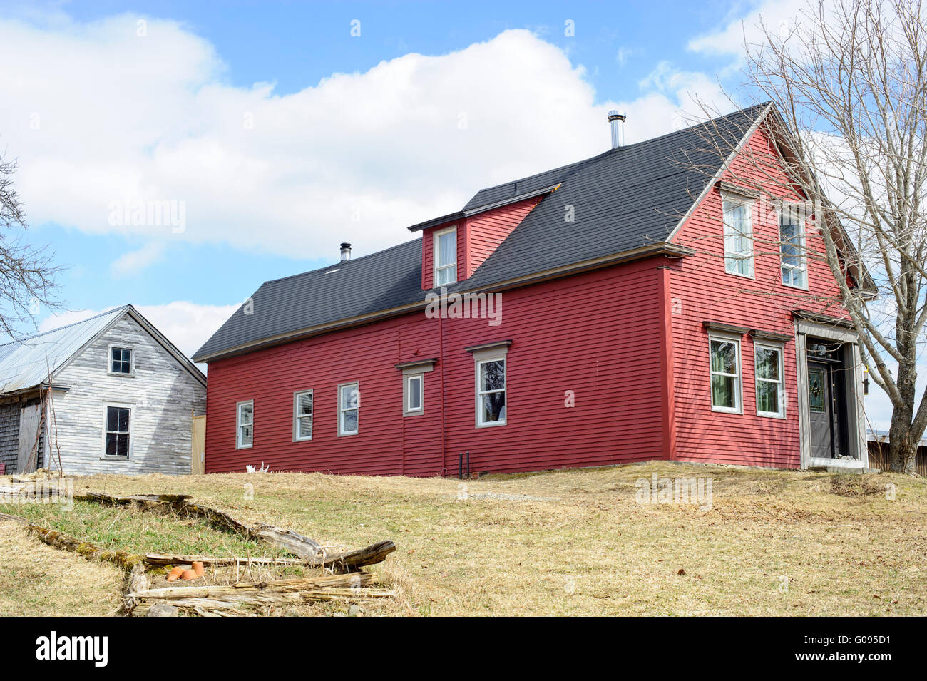red farm house Stock Photo