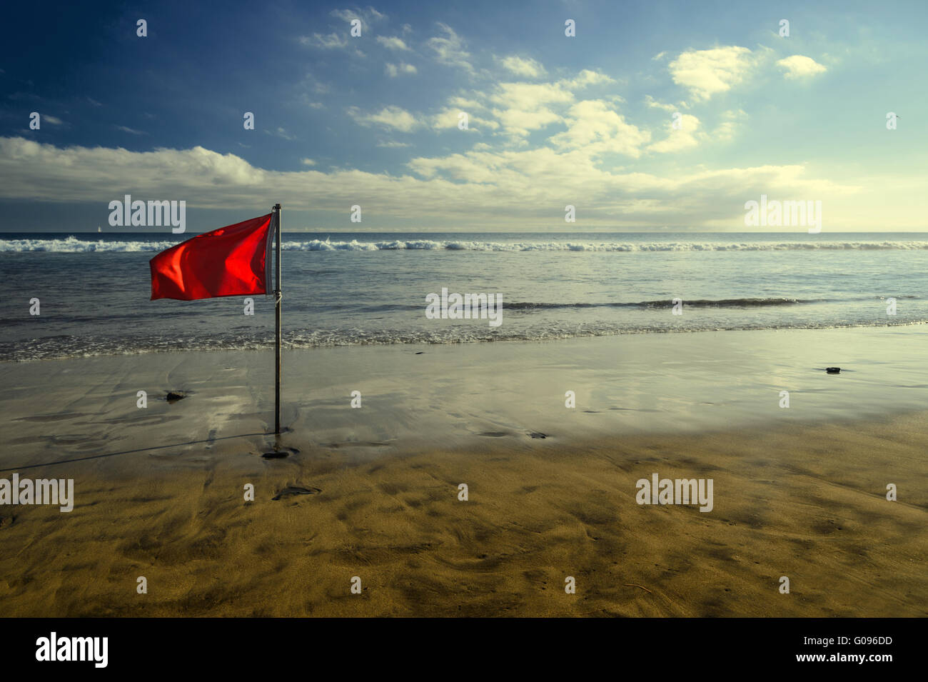 Strand rote flagge hires stock photography and images Alamy