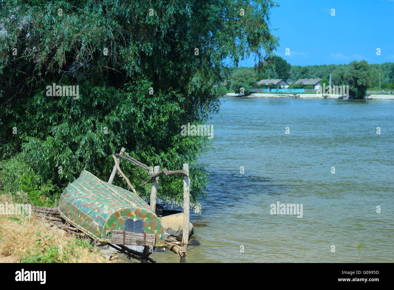 Lake scene boat parking hi-res stock photography and images - Alamy