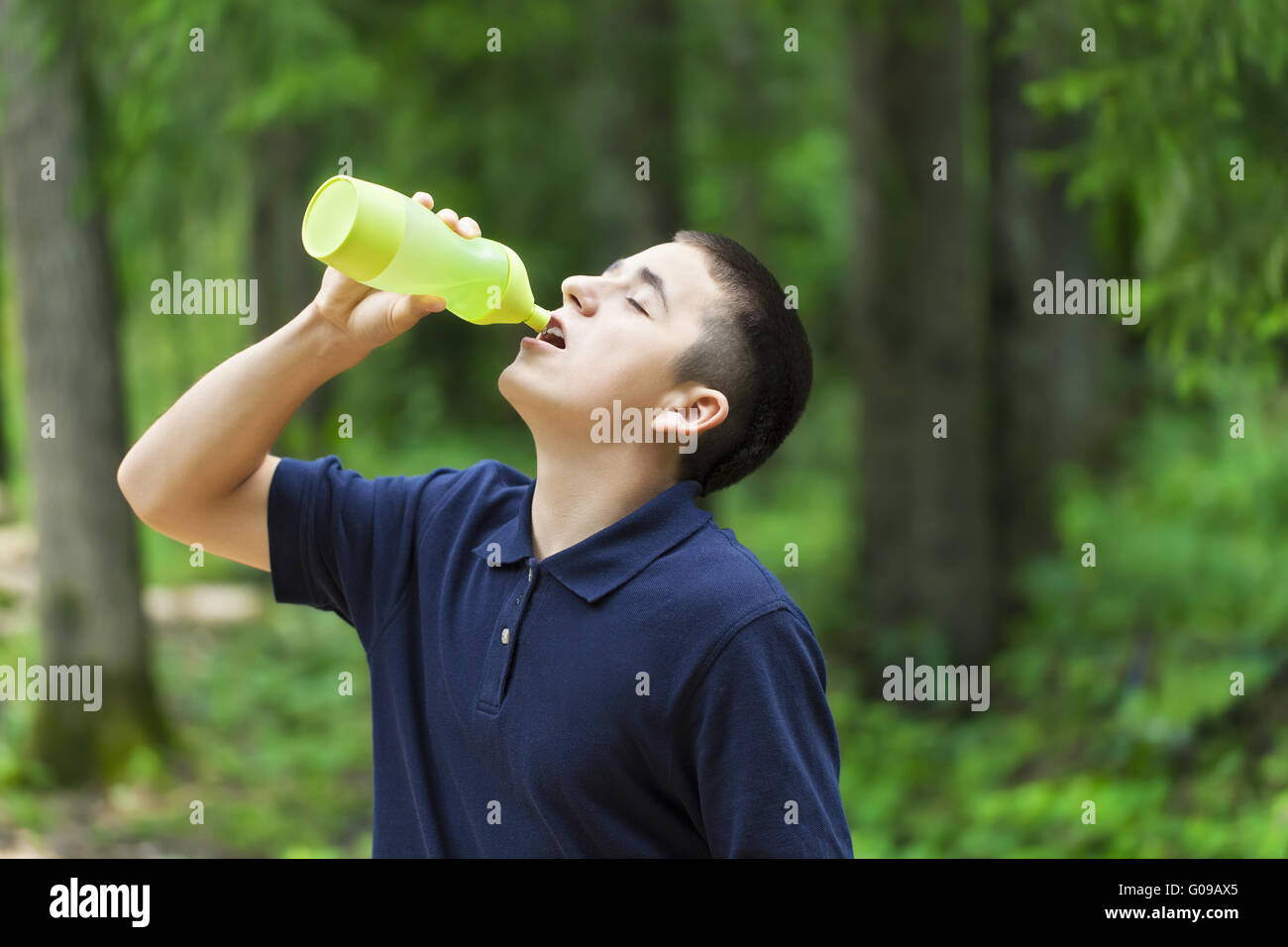 https://c8.alamy.com/comp/G09AX5/boy-with-water-bottle-on-jogging-trail-in-the-woo-G09AX5.jpg