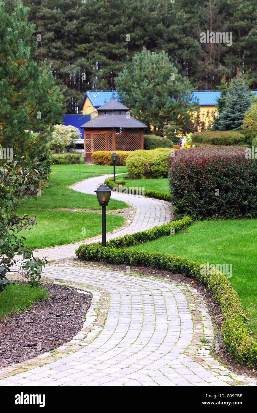 Garden landscaping with rocks hi-res stock photography and images - Alamy